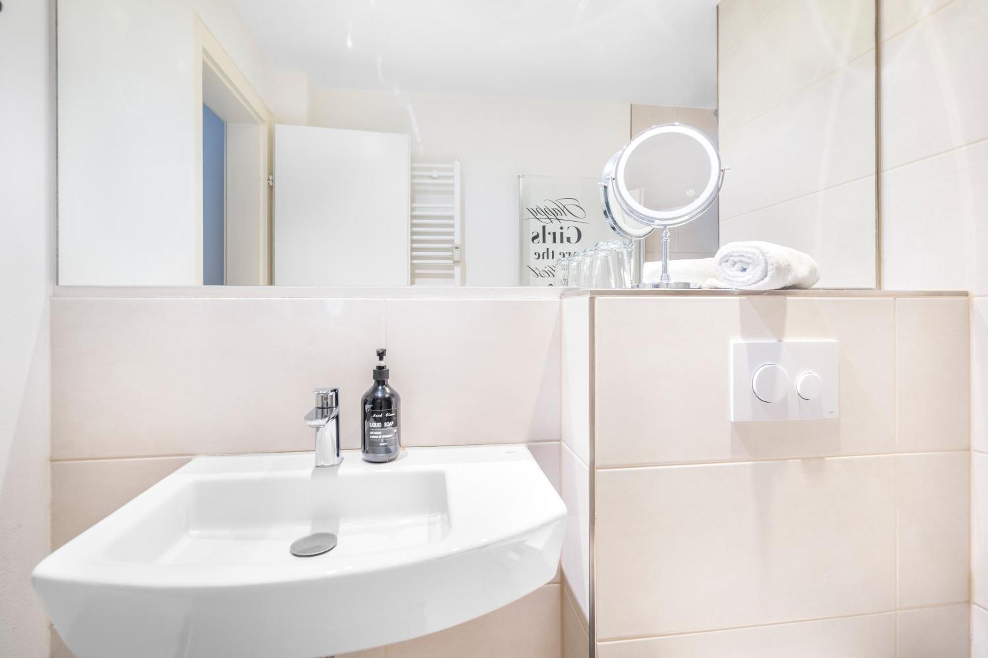 Urban Retreat Apartment - Whirpool - Top Lage Кельн Екстер'єр фото